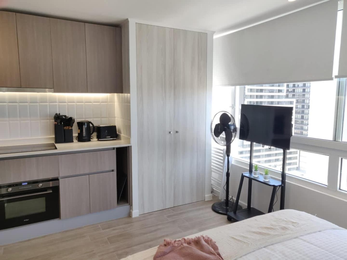 Chic Urban In Vibrant Nunoa *